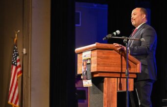 ASU Journalism Dean Encourages Valley Teens to Find Their Purpose Dr. Battinto Batts Jr. keynote at the 24th annual MLK Youth Voices program